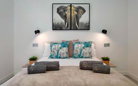 Canarian Holiday Home - Yumbo Luxury Apartment